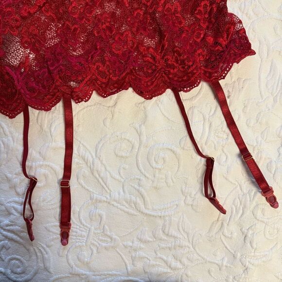 Romantic Red Lace Bra Set - Picture 11 of 13